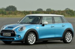 MINI lança hatch quatro portas no Brasil por R$ 105.905