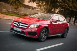 Mercedes GLA ganha uma versão mais barata e uma com motor 2.0