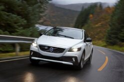 Volvo V40 Cross Country chega à linha 2015 no Brasil