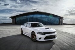 Charger e Challenger SRT Hellcat ganham linha 2016