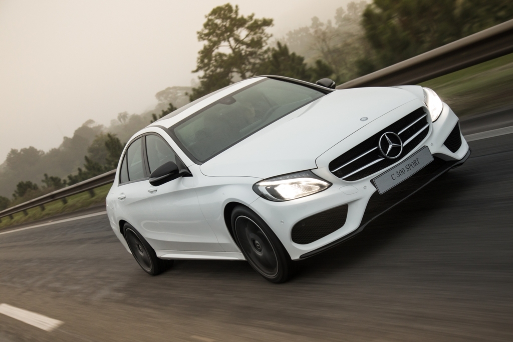Mercedes lança o novo C300 Sport por R$ 241.900