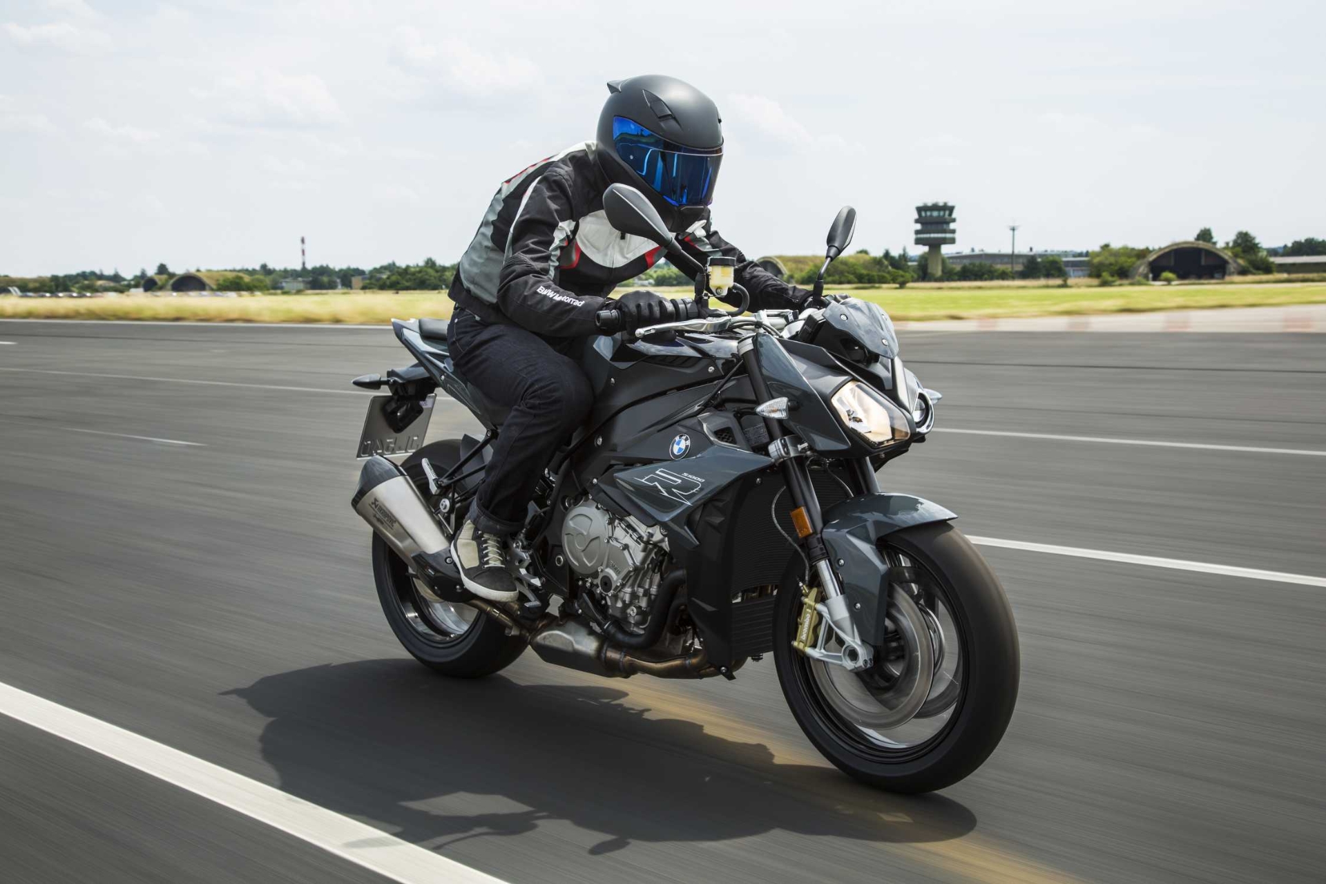 BMW S 1000R 2017 fica mais forte