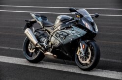 BMW apresenta a S 1000 RR 2017 e não muda preço