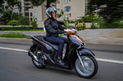 Honda SH150i 2018 mantém preço e ganha mais uma versão