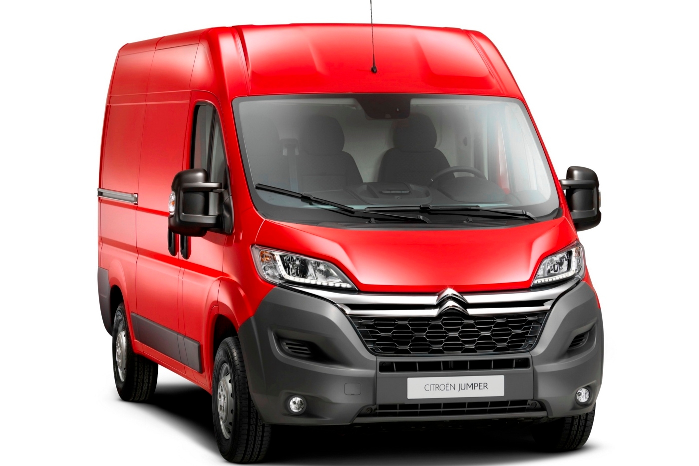 Novos Peugeot Boxer e Citroën Jumper chegam por R$ 139.490