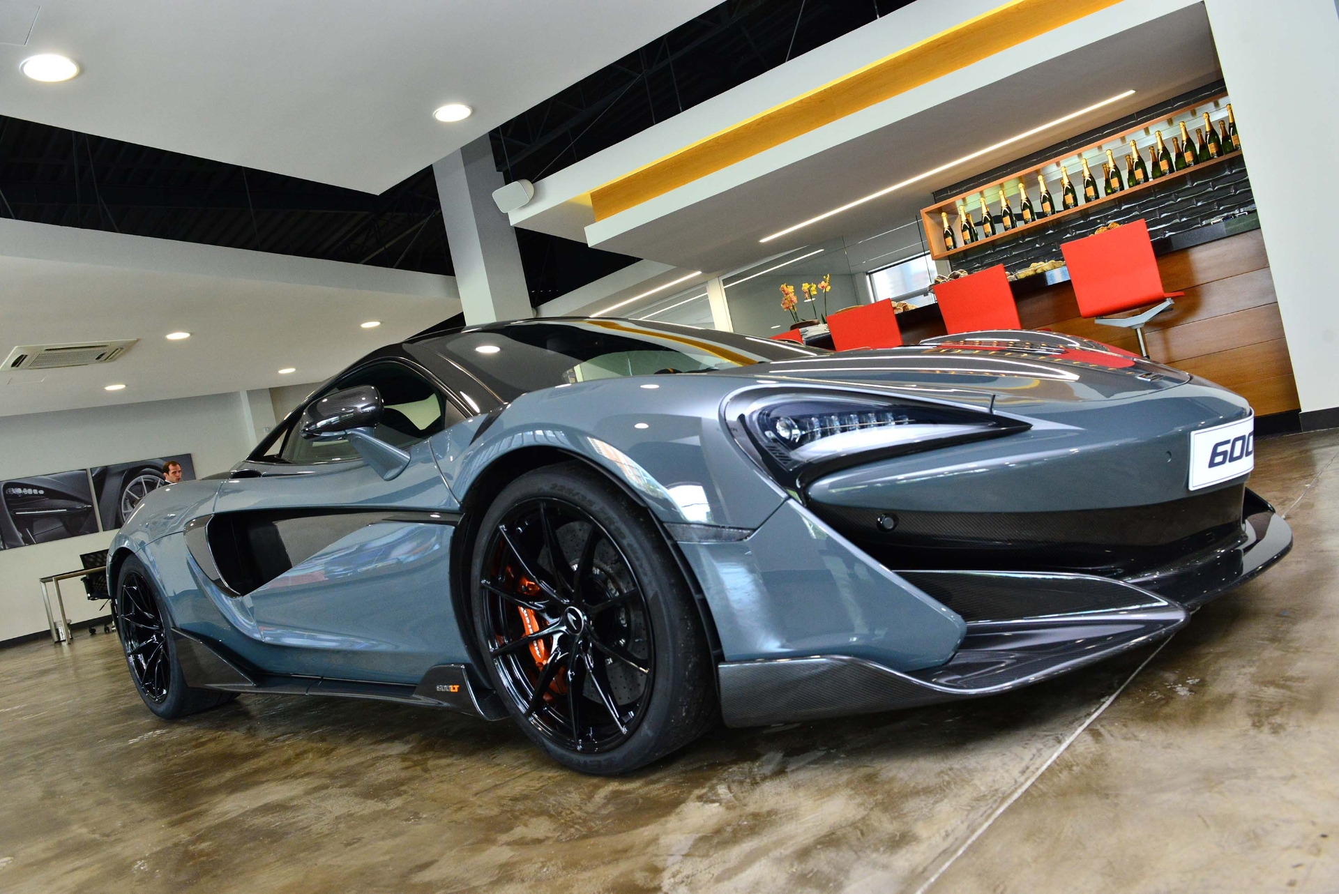 McLaren já vende o 600LT no Brasil por quase R$ 3 milhões