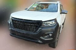 Picape Peugeot rival da Toyota Hilux revelada sem camuflagem