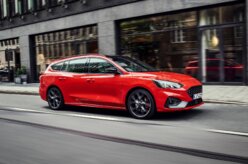 Ford lança Focus perua esportiva,mas mata o carro no Brasil 