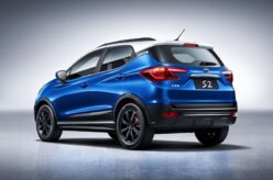 Clone chinês do Ford EcoSport também perde estepe pendurado